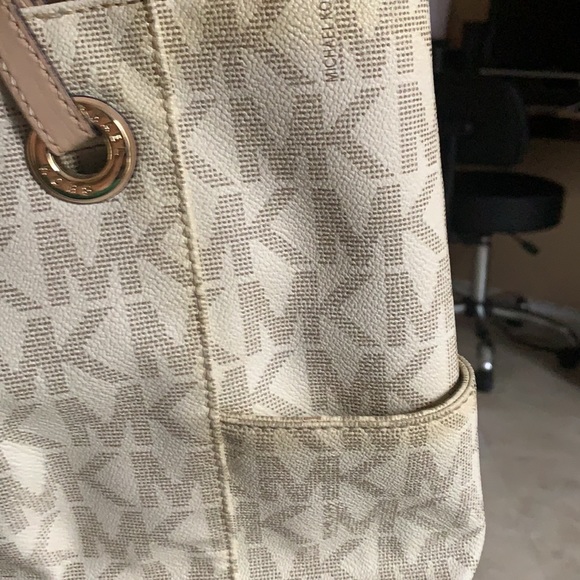Authentic Michael Kors purse. - Picture 8 of 8